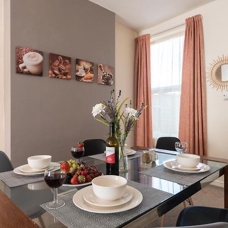 3 Bedroom-5 Beds Newland Ave King'S Palace Leisure-Contractor-Heart Of Hull Amenities كينغستون أبون هول المظهر الخارجي الصورة