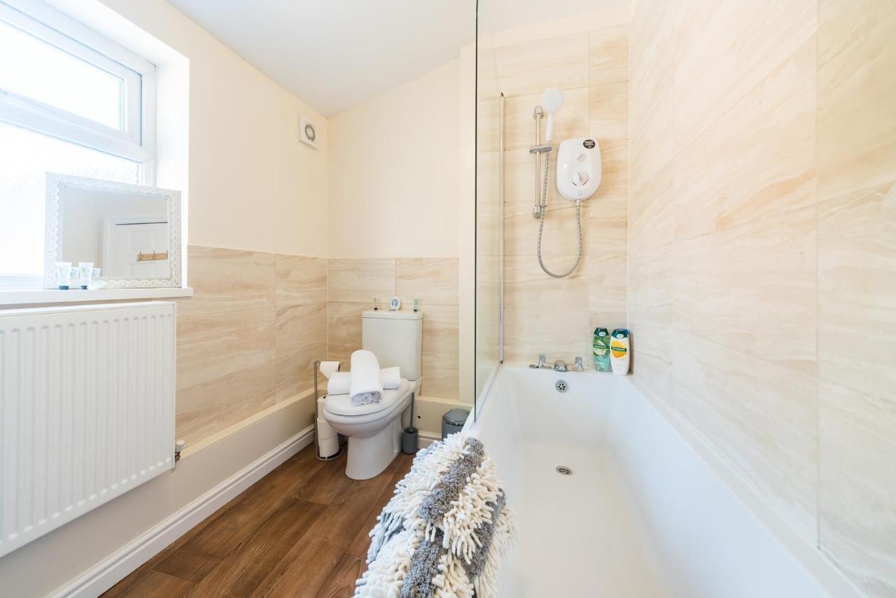 3 Bedroom-5 Beds Newland Ave King'S Palace Leisure-Contractor-Heart Of Hull Amenities كينغستون أبون هول المظهر الخارجي الصورة