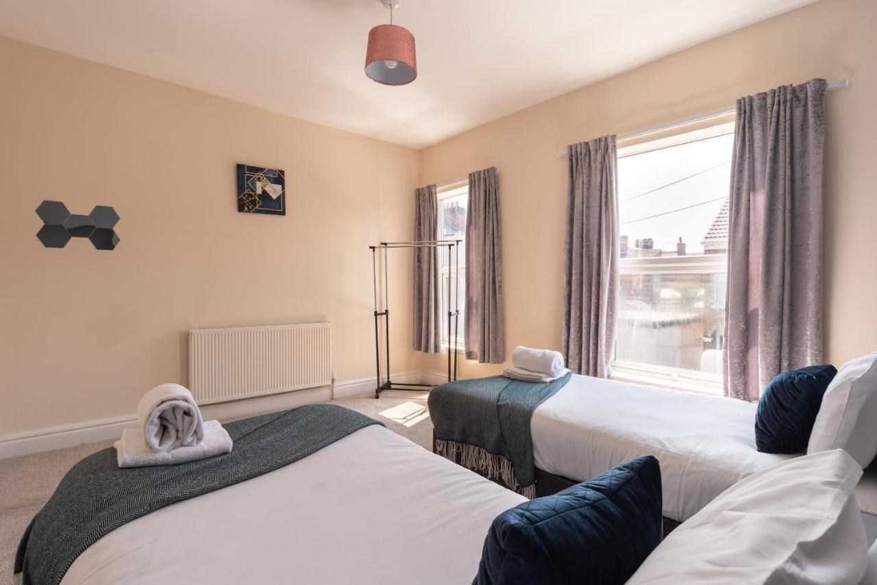 3 Bedroom-5 Beds Newland Ave King'S Palace Leisure-Contractor-Heart Of Hull Amenities كينغستون أبون هول المظهر الخارجي الصورة
