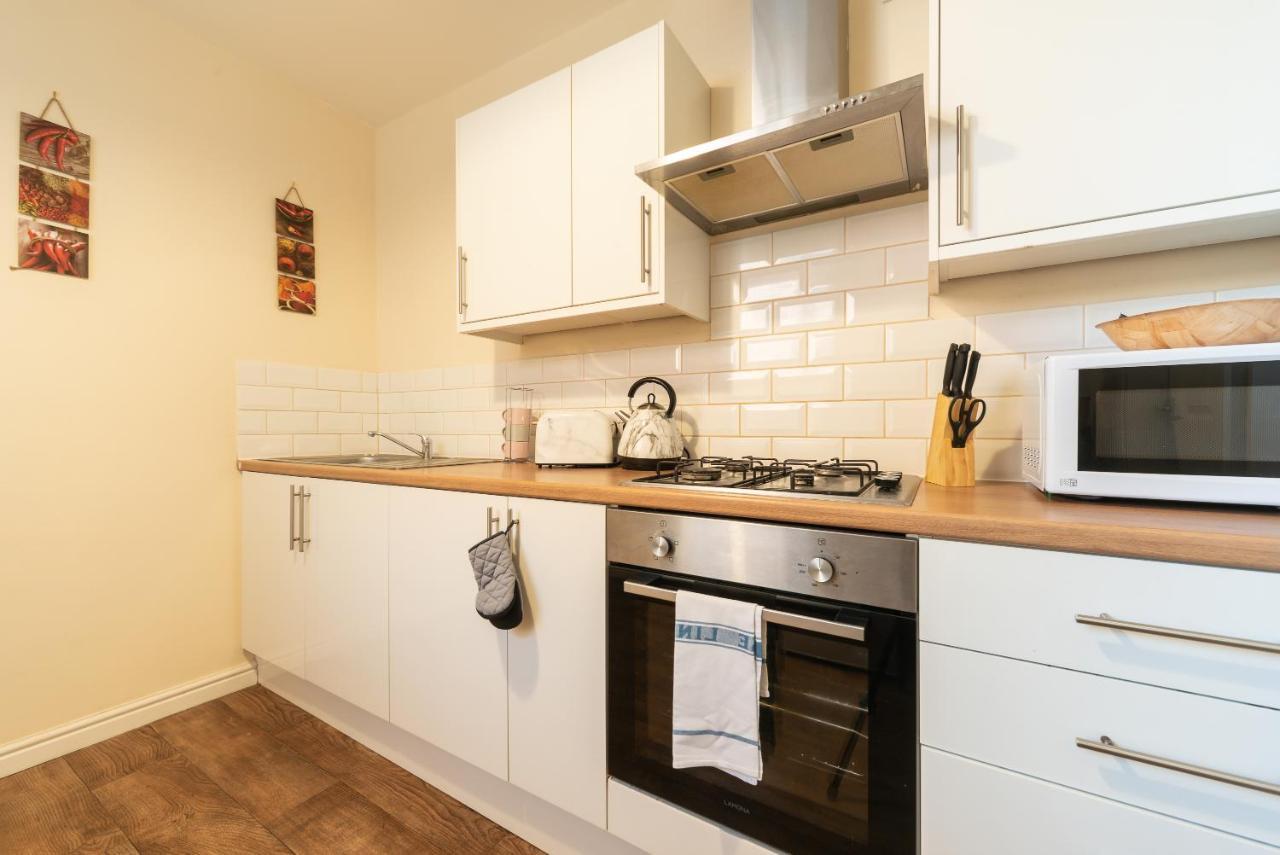 3 Bedroom-5 Beds Newland Ave King'S Palace Leisure-Contractor-Heart Of Hull Amenities كينغستون أبون هول المظهر الخارجي الصورة