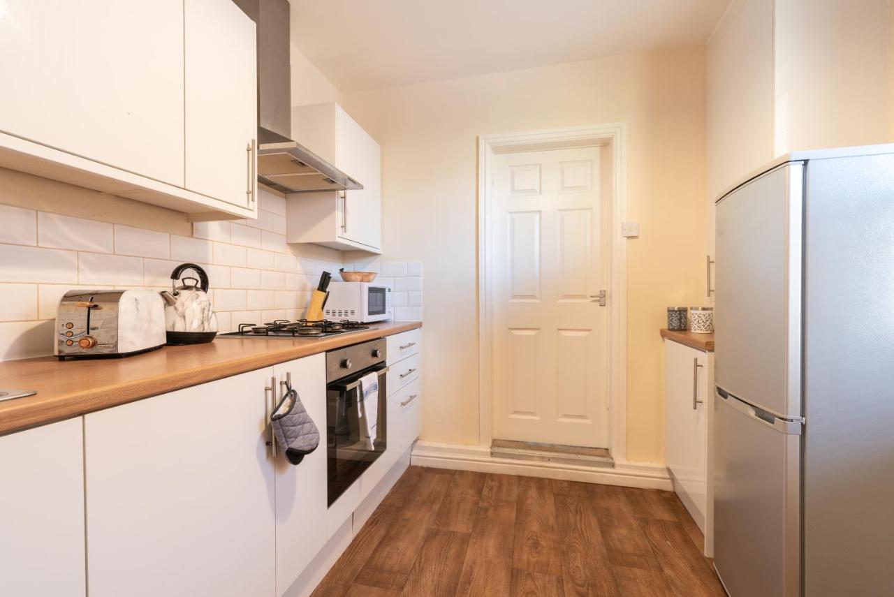 3 Bedroom-5 Beds Newland Ave King'S Palace Leisure-Contractor-Heart Of Hull Amenities كينغستون أبون هول المظهر الخارجي الصورة